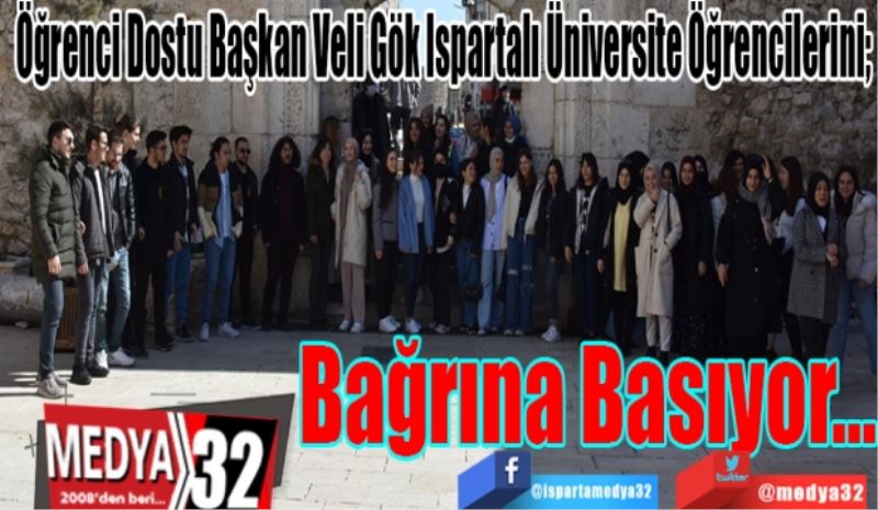 Öğrenci Dostu Başkan Veli Gök Ispartalı Üniversite Öğrencilerini; 
Bağrına 
Basıyor
