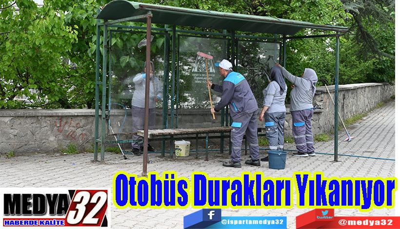 Otobüs Durakları Yıkanıyor 
