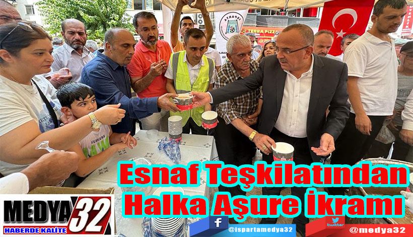 Esnaf Teşkilatından  Halka Aşure İkramı 