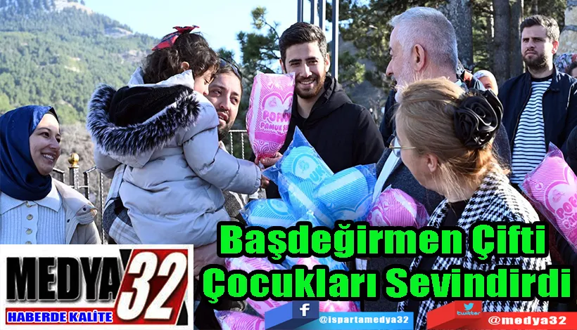 Başdeğirmen Çifti  Çocukları Sevindirdi 