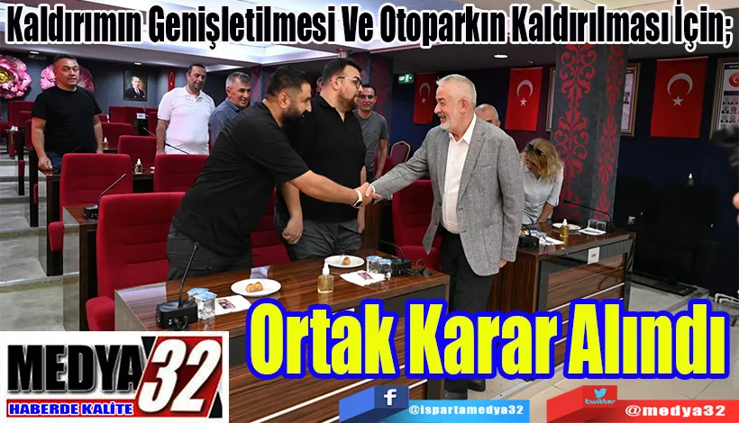 Kaldırımın Genişletilmesi Ve Otoparkın Kaldırılması İçin;  Ortak Karar Alındı 