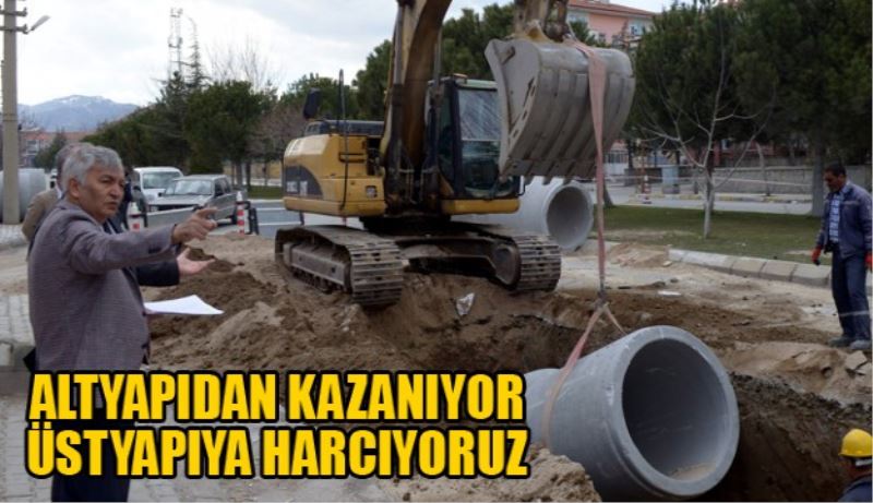 Altyapıdan Kazanıyor Üstyapıya Harcıyoruz