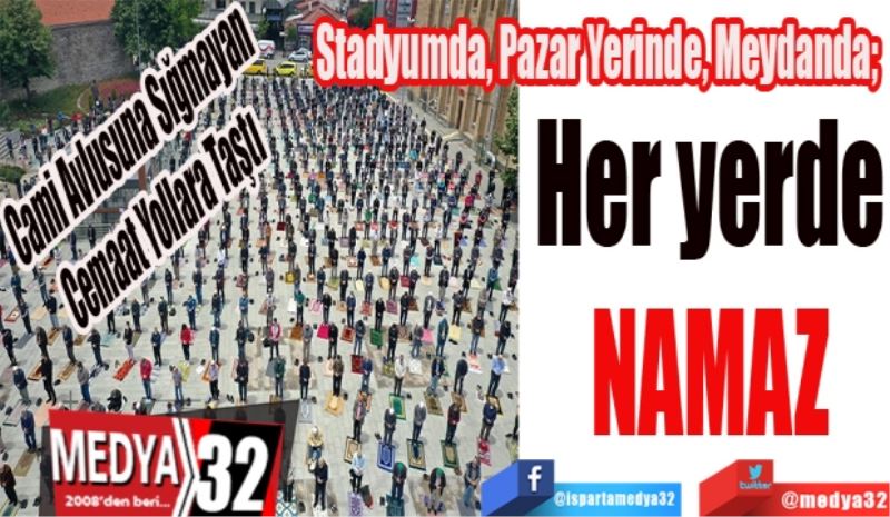 Cami Avlusuna Sığmayan 
Cemaat Yollara Taştı 
Stadyumda, Pazar Yerinde, Meydanda; 
Her yerde
NAMAZ
