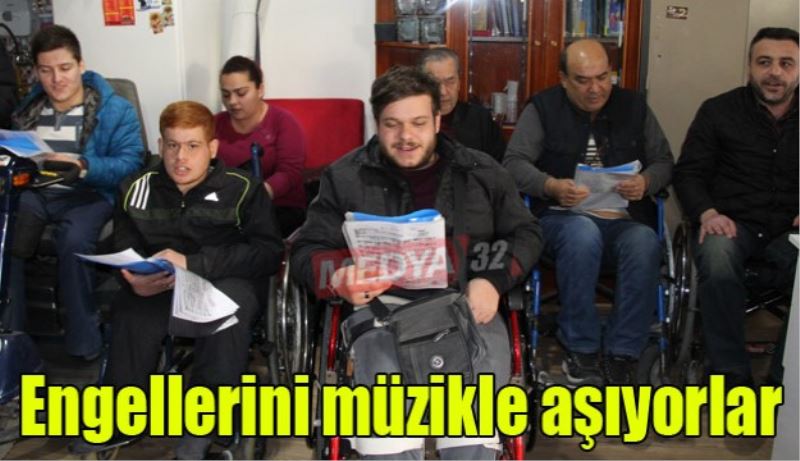 Engellerini müzikle aşıyorlar