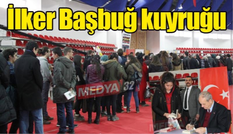 Fuarda İlker Başbuğ kuyruğu 