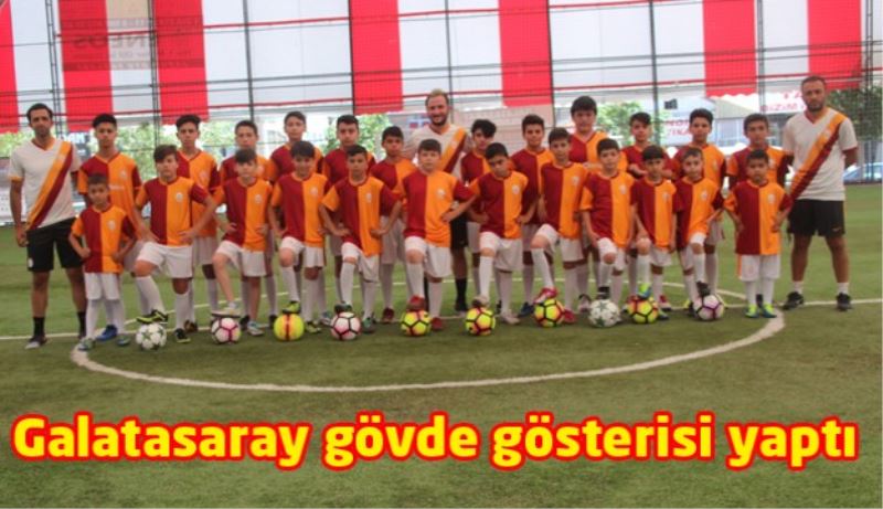 Galatasaray gövde gösterisi yaptı