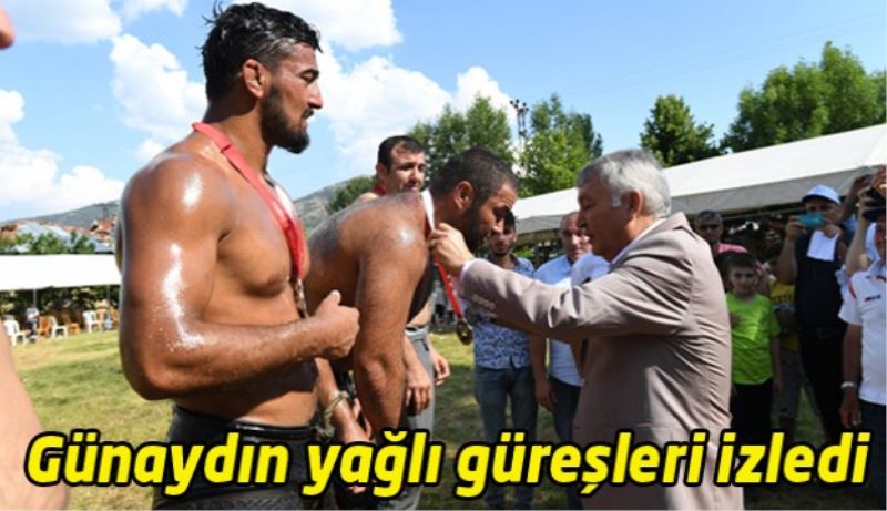 Günaydın yağlı güreşleri izledi
