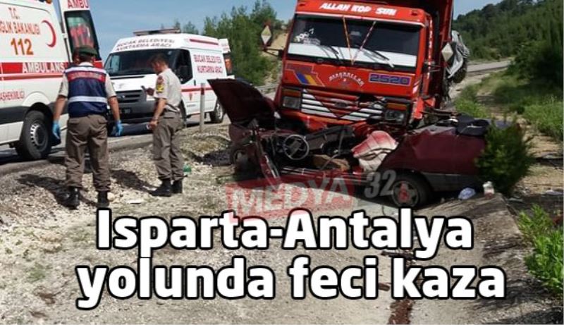 Isparta-Antalya yolunda feci kaza