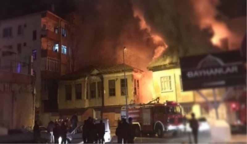 Isparta’da korkutan yangın