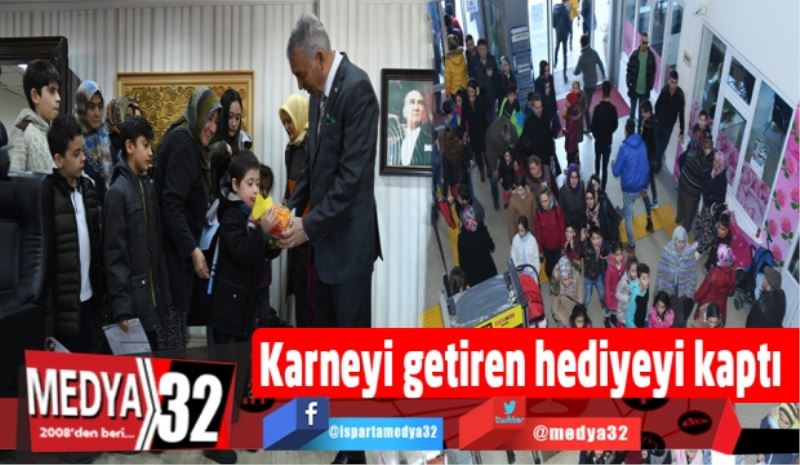 Karneyi getiren hediyeyi kaptı