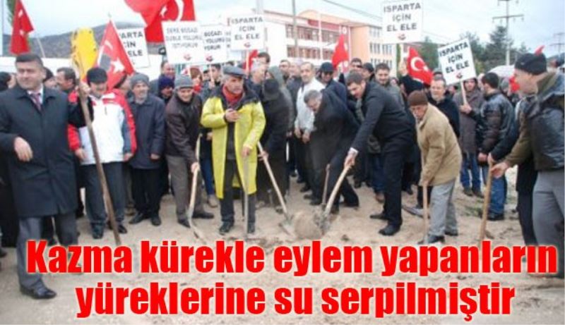 Kazma kürekle eylem yapanların yüreklerine su serpilmiştir