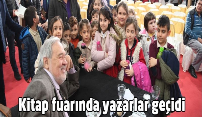 Kitap fuarında yazarlar geçidi