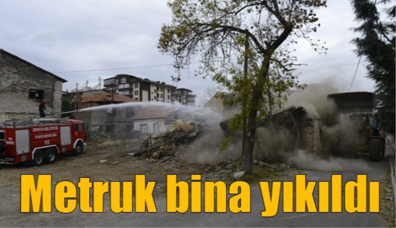 Metruk bina yıkıldı