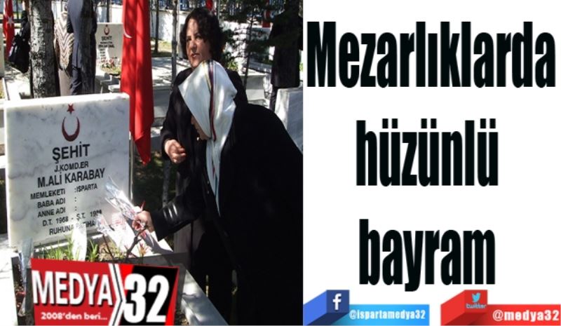 Mezarlıklarda
hüzünlü 
bayram 
