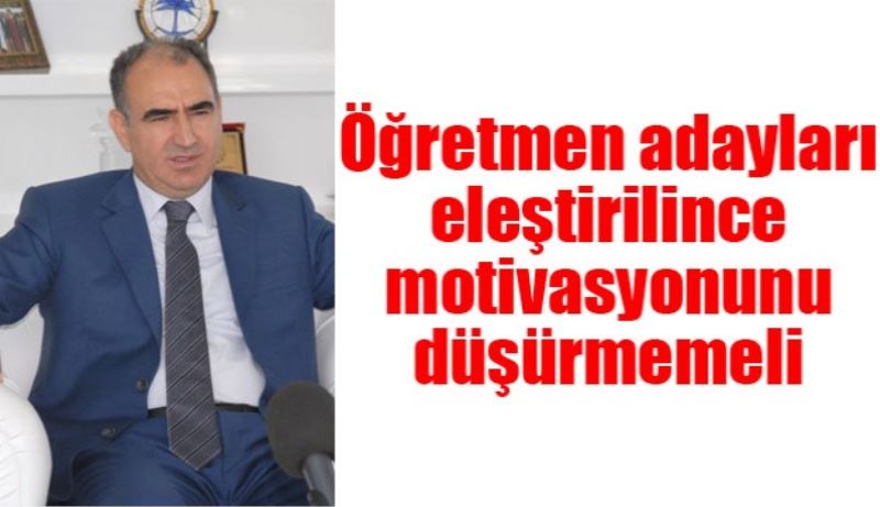 Öğretmen adayları eleştirilince motivasyonunu düşürmemeli 