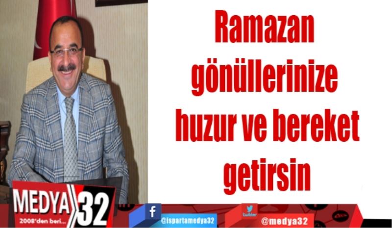 Ramazan gönüllerinize huzur ve bereket getirsin 