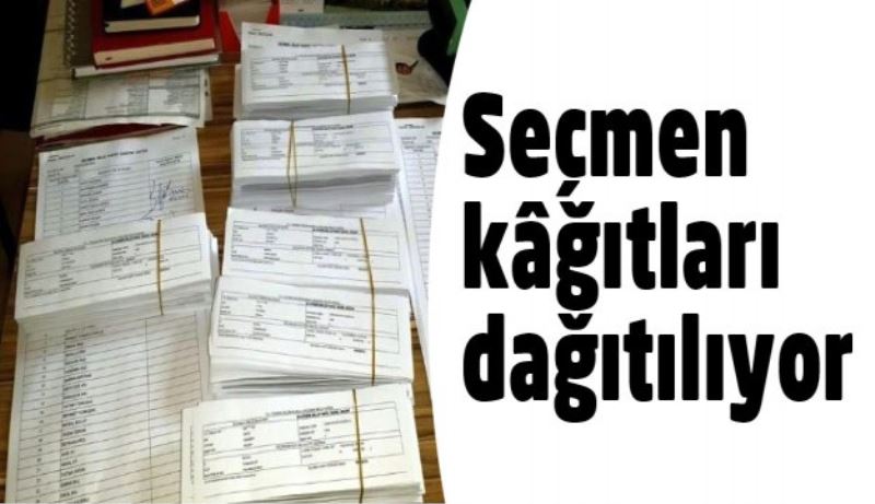 Seçmen kâğıtları dağıtılıyor