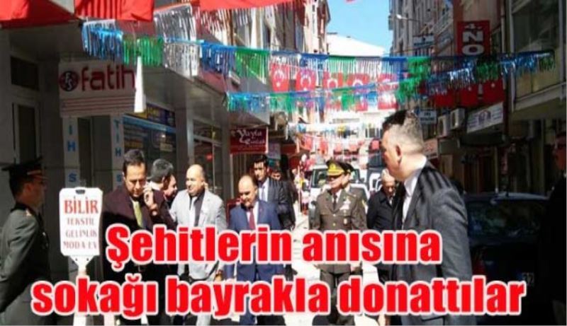 Sokak Türk Bayraklarıyla donatıldı