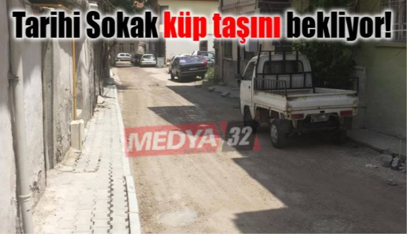 Tarihi Sokak küp taşını bekliyor!